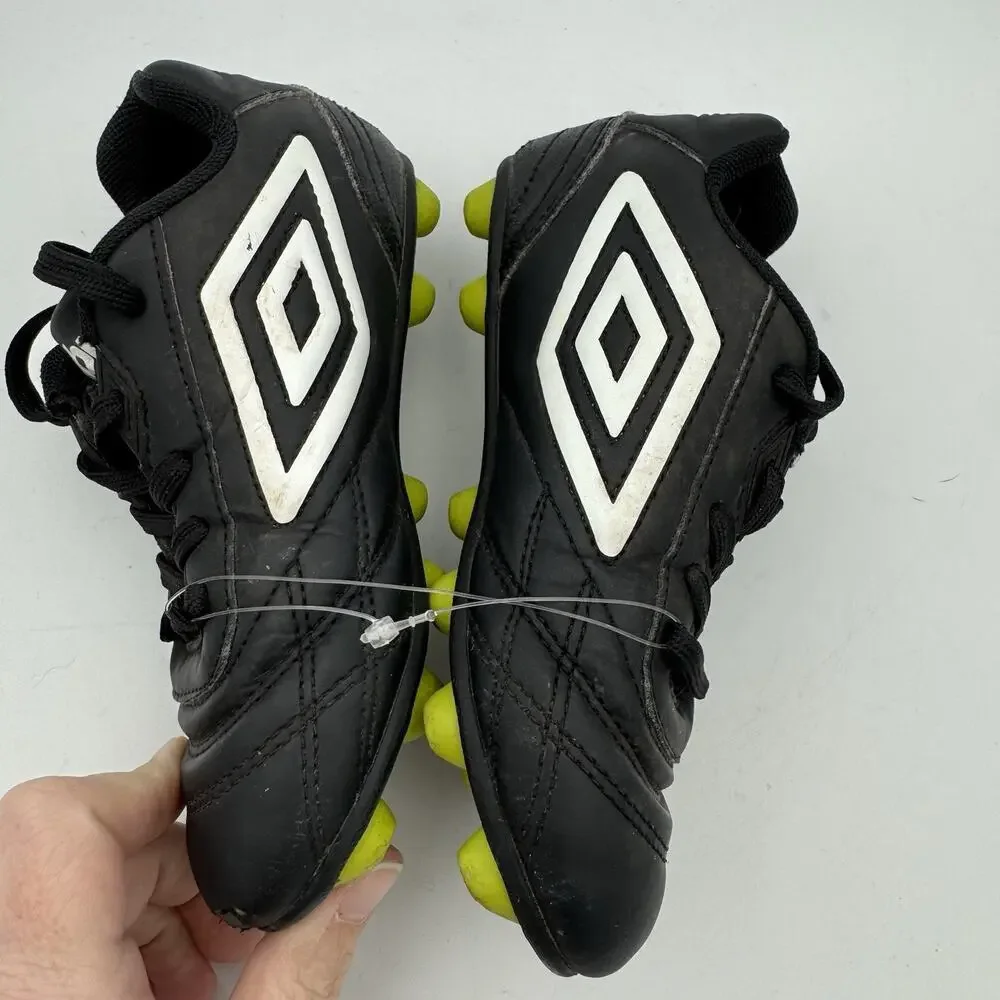 Umbro Youth Soccer Cleats Black White FG Size 11 Molded Studs UMT4005